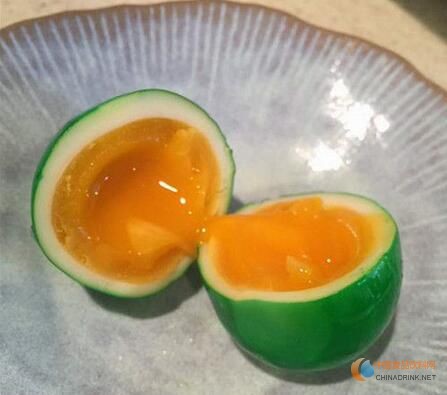 敢吃嗎？島國人竟用飲料煮出綠色雞蛋！